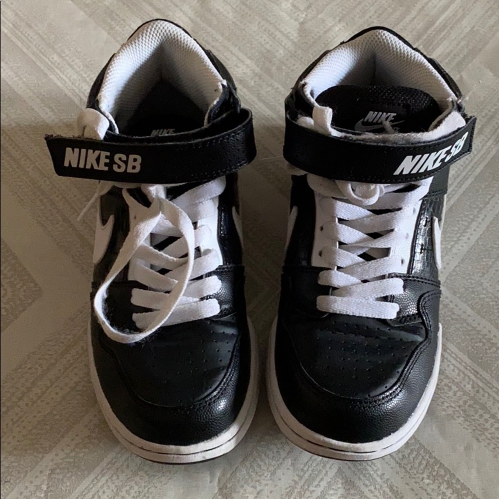 Nike SB Boys Black & White Hightop Sneakers